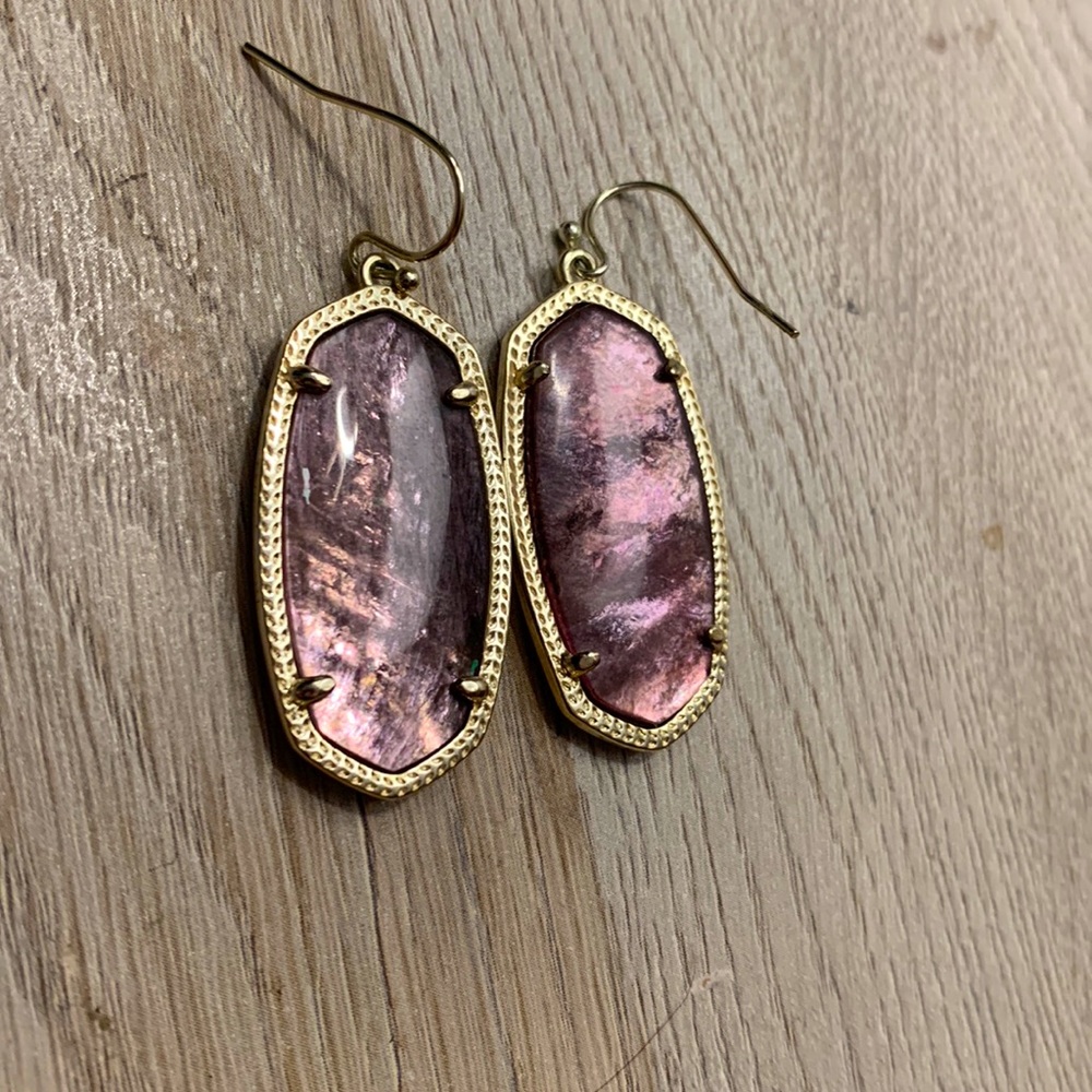 Kendra Scott pendant earrings. Unique lavender grey color. EUC